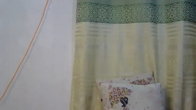 Snapshot of undressed_princesss chatting on June 6, 10:42 am undressed princesss online show from June 6, 10:42 am