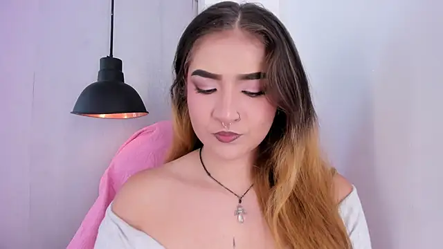 Shanntal  online show from October 4, 7:45 pm