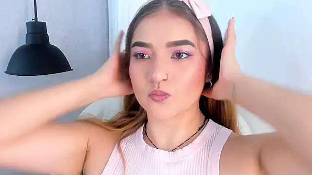 Shanntal  online show from October 9, 7:45 pm