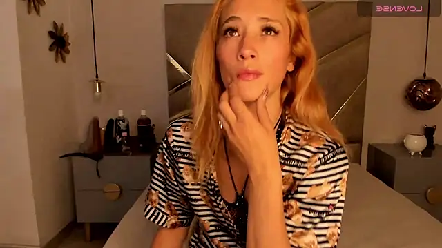 Snapshot of zoe_taylorr1 chatting on February 19, 2:44 am zoe taylorr1 online show from February 19, 2:44 am