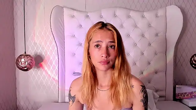 Snapshot of zoe_taylorr1 chatting on March 14, 4:10 am zoe taylorr1 online show from March 14, 4:10 am