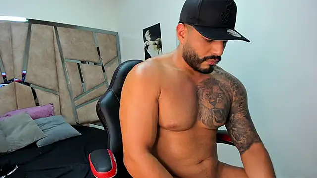 LeandroRusso online show from February 4, 2:39 am