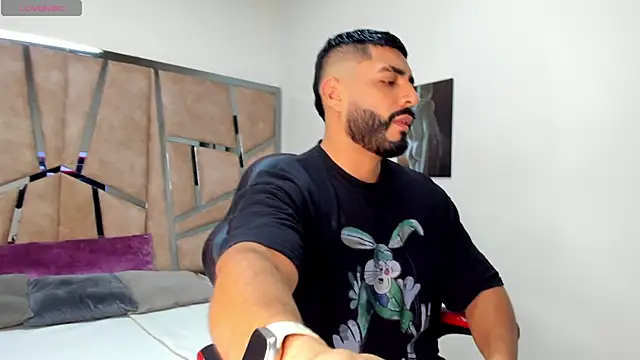 LeandroRusso online show from February 18, 8:03 pm
