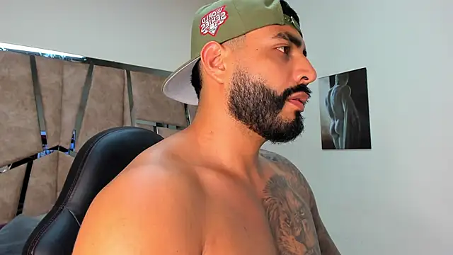 LeandroRusso online show from February 24, 12:41 am