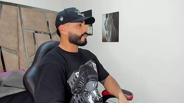 LeandroRusso online show from February 26, 8:44 pm