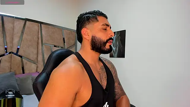 LeandroRusso online show from March 18, 8:48 pm