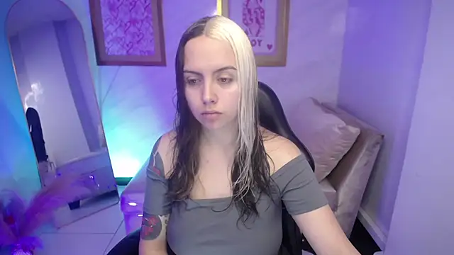 Hela v online show from September 27, 1:05 pm