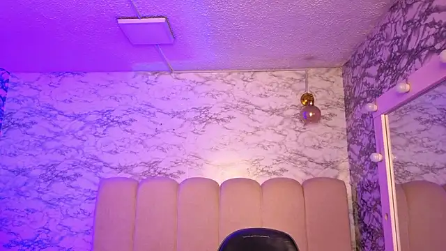 Snapshot of Hela_v chatting on March 14, 12:10 pm Hela v online show from March 14, 12:10 pm