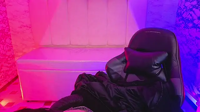 Snapshot of Hela_v chatting on March 25, 12:55 pm Hela v online show from March 25, 12:55 pm