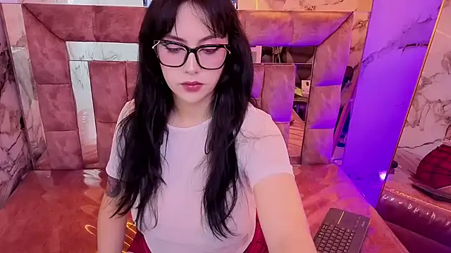 Snapshot of Hela_v chatting on July 6, 8:11 pm Hela v online show from July 6, 8:11 pm