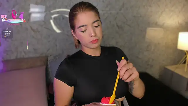 Hanna Vasquez online show from June 10, 7:46 pm