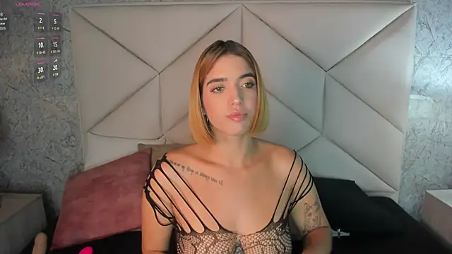 Hanna Vasquez online show from July 28, 8:01 pm