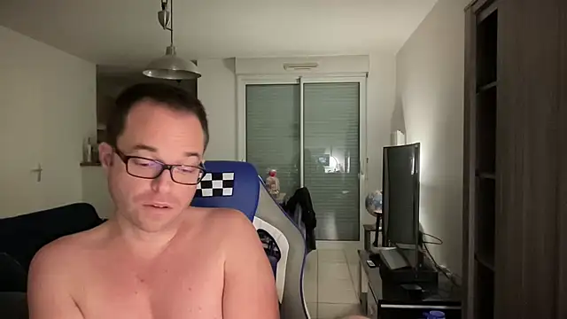Snapshot of Funnyjul31 chatting on February 2, 9:34 pm Funnyjul31 online show from February 2, 9:34 pm