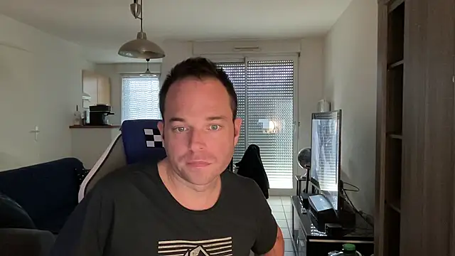 Snapshot of Funnyjul31 chatting on February 8, 3:10 pm Funnyjul31 online show from February 8, 3:10 pm