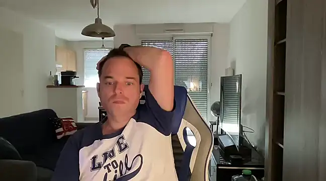 Snapshot of Funnyjul31 chatting on February 10, 2:26 pm Funnyjul31 online show from February 10, 2:26 pm