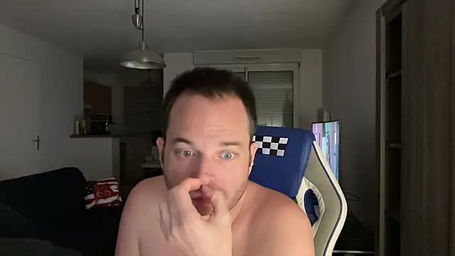 Snapshot of Funnyjul31 chatting on February 13, 7:10 pm Funnyjul31 online show from February 13, 7:10 pm