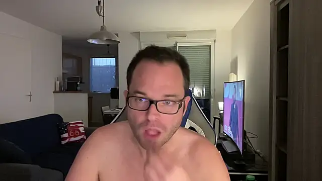 Snapshot of Funnyjul31 chatting on February 17, 5:53 pm Funnyjul31 online show from February 17, 5:53 pm