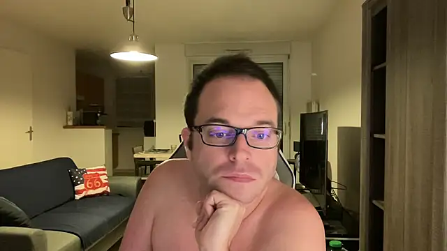 Snapshot of Funnyjul31 chatting on February 22, 9:15 pm Funnyjul31 online show from February 22, 9:15 pm