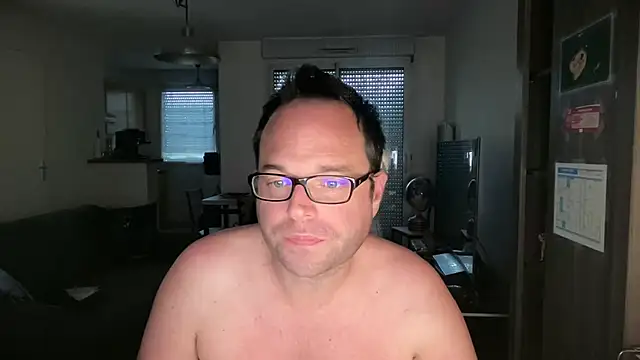 Snapshot of Funnyjul31 chatting on March 29, 1:44 pm Funnyjul31 online show from March 29, 1:44 pm