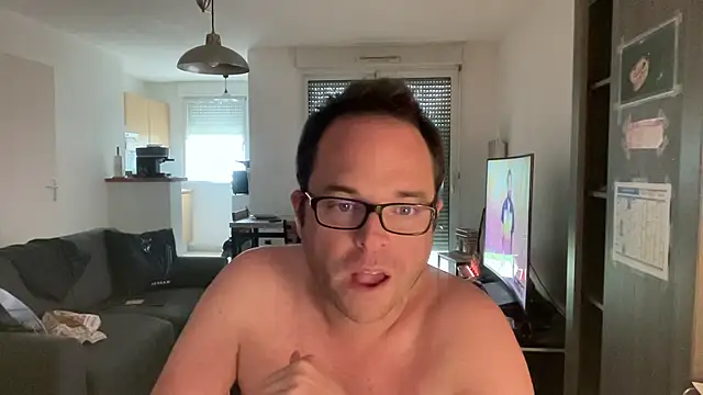 Snapshot of Funnyjul31 chatting on April 2, 4:48 pm Funnyjul31 online show from April 2, 4:48 pm