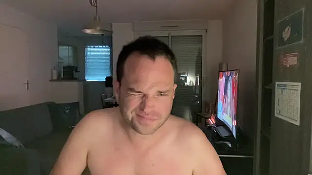 Snapshot of Funnyjul31 chatting on April 7, 5:46 pm Funnyjul31 online show from April 7, 5:46 pm