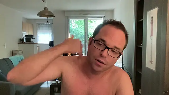Snapshot of Funnyjul31 chatting on August 3, 4:33 pm Funnyjul31 online show from August 3, 4:33 pm