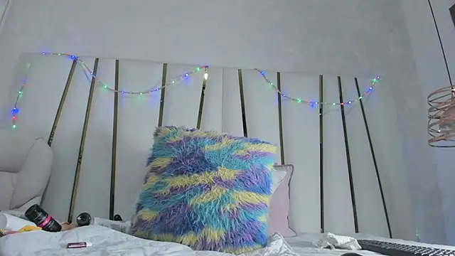 violet gray  online show from November 20, 10:04 am