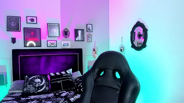 IsisRaichuu  online show from September 24, 8:23 pm