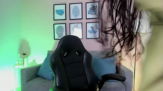 nina  dixon online show from December 17, 11:44 pm