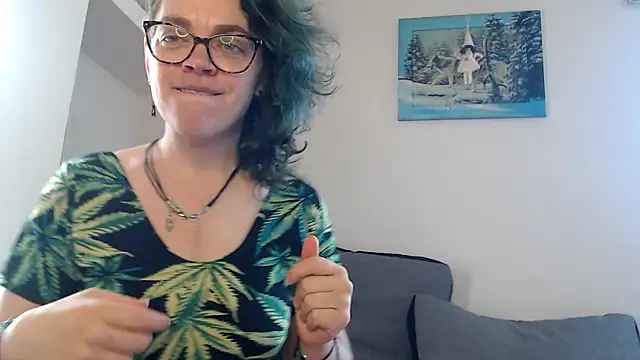 Snapshot of Ju-Hot chatting on March 27, 3:45 pm Ju-Hot online show from March 27, 3:45 pm