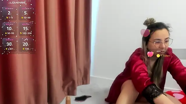 LadyLyanna online show from March 13, 10:00 am