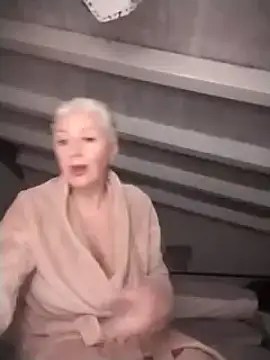 Snapshot of divinaerotica chatting on March 17, 6:00 pm divinaerotica online show from March 17, 6:00 pm