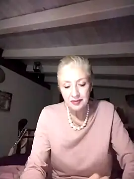 Snapshot of divinaerotica chatting on February 28, 5:47 pm divinaerotica online show from February 28, 5:47 pm