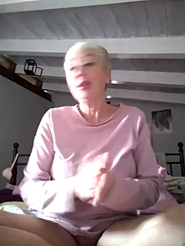 Snapshot of divinaerotica chatting on March 29, 1:11 pm divinaerotica online show from March 29, 1:11 pm