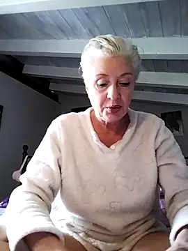 Snapshot of divinaerotica chatting on April 1, 1:34 pm divinaerotica online show from April 1, 1:34 pm