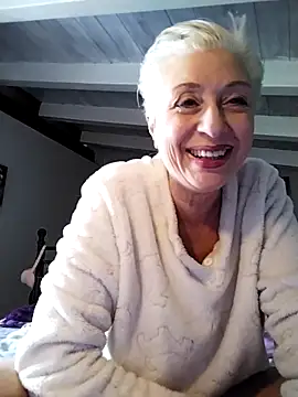 Snapshot of divinaerotica chatting on April 1, 1:41 pm divinaerotica online show from April 1, 1:41 pm