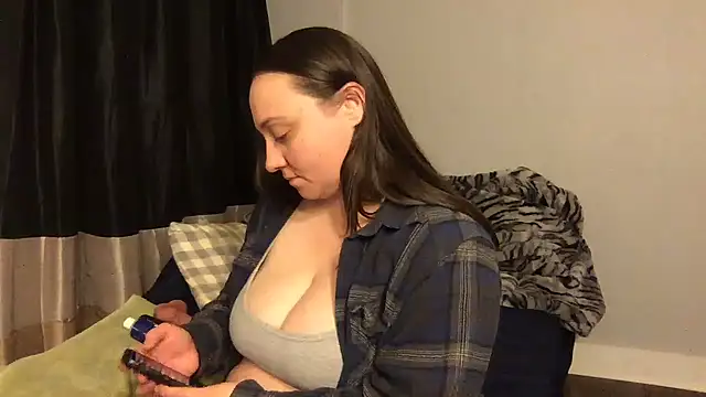 JuicyLuciee online show from February 1, 2:37 am