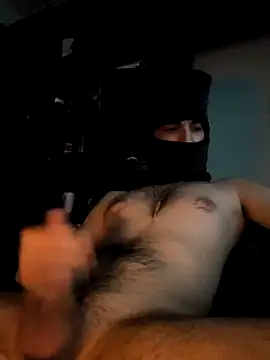 Snapshot of YounGboy212 chatting on February 7, 1:32 pm YounGboy212 online show from February 7, 1:32 pm