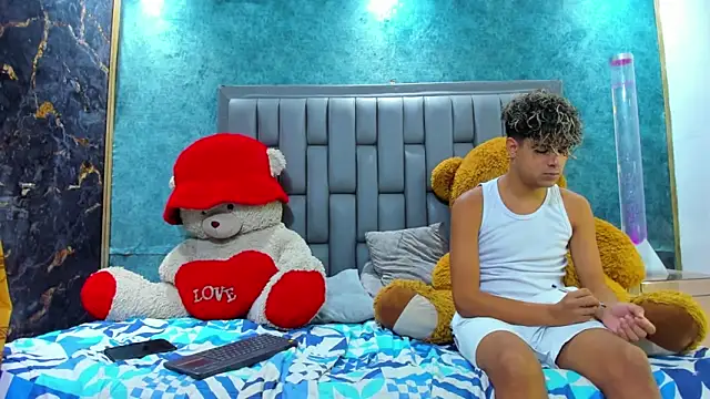 Sexys Hornys Boys online show from February 17, 11:31 pm