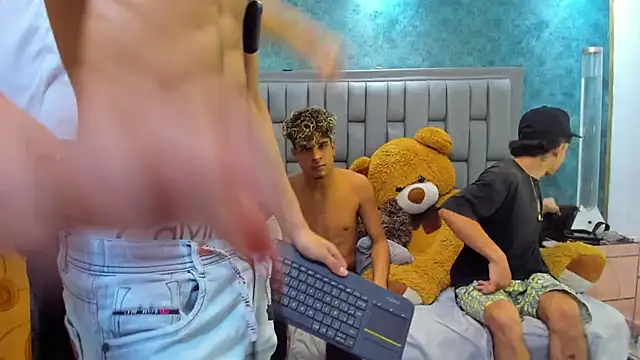 Sexys Hornys Boys online show from March 11, 9:37 pm