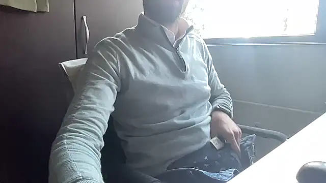 Snapshot of bullyboyy chatting on October 27, 2:21 pm bullyboyy online show from October 27, 2:21 pm