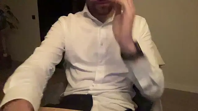 Snapshot of bullyboyy chatting on November 20, 6:24 am bullyboyy online show from November 20, 6:24 am