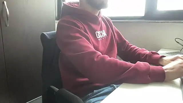 Snapshot of bullyboyy chatting on January 6, 9:57 am bullyboyy online show from January 6, 9:57 am