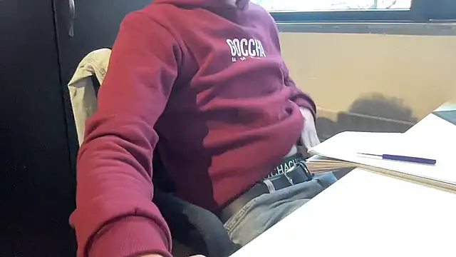 Snapshot of bullyboyy chatting on January 12, 8:52 am bullyboyy online show from January 12, 8:52 am