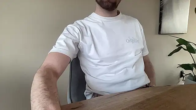 Snapshot of bullyboyy chatting on January 19, 8:29 am bullyboyy online show from January 19, 8:29 am