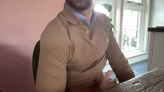 Snapshot of bullyboyy chatting on April 6, 6:36 am bullyboyy online show from April 6, 6:36 am