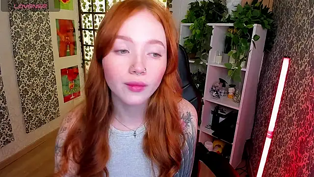 Snapshot of Maya_Light chatting on September 26, 2:04 am Maya Light online show from September 26, 2:04 am