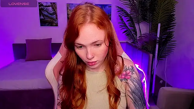 Snapshot of Maya_Light chatting on October 5, 1:59 am Maya Light online show from October 5, 1:59 am