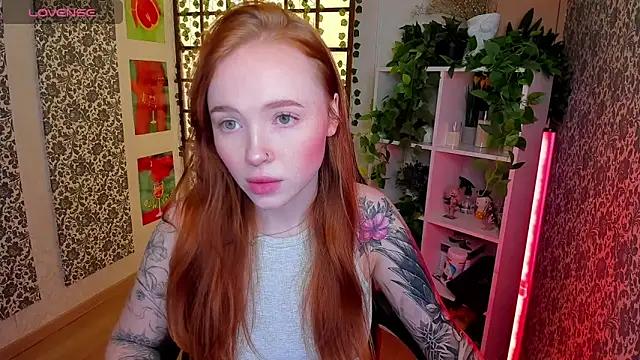 Snapshot of Maya_Light chatting on October 8, 1:47 am Maya Light online show from October 8, 1:47 am