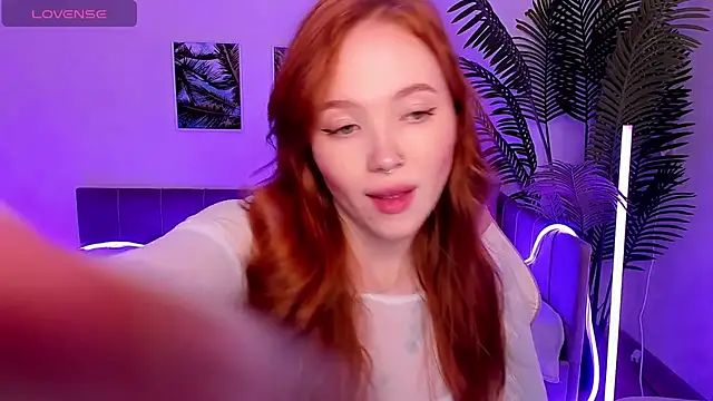 Snapshot of Maya_Light chatting on October 13, 2:11 am Maya Light online show from October 13, 2:11 am